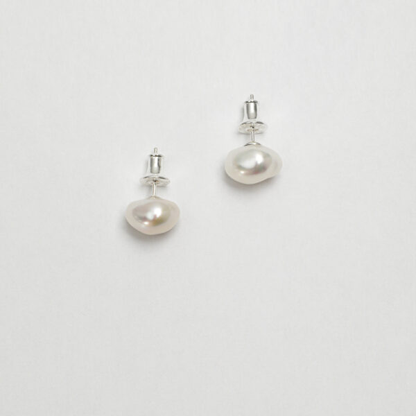 SANSUN White Baroque Pearl Stud Earrings - Everyday Elegance Purity Wisdom