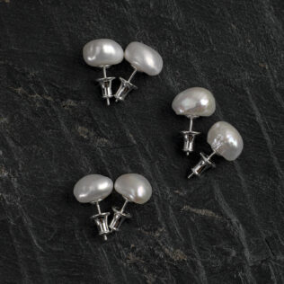 SANSUN White Baroque Pearl Stud Earrings - Everyday Elegance Purity Wisdom