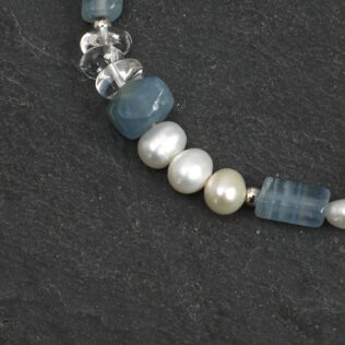 SANSUN Blue Lace Agate Crushed Quartz Engravable Bracelet - Public Speaking Anxiety Relief