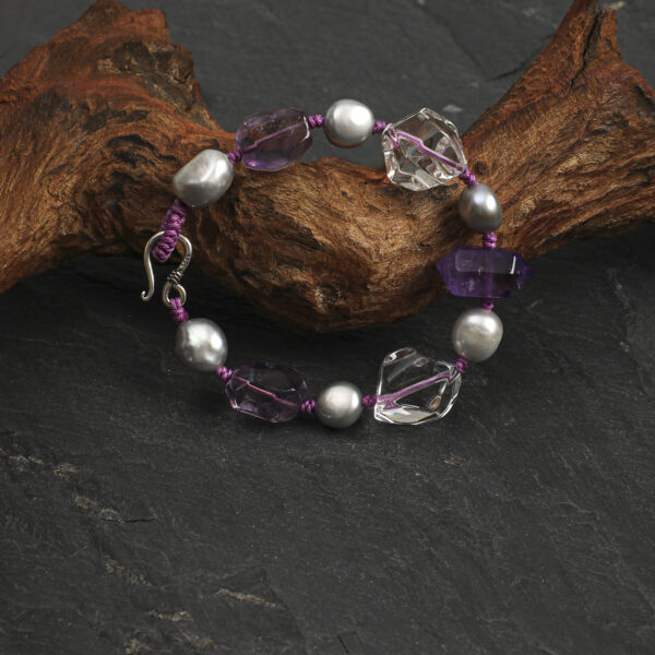 SANSUN Amethyst Clear Quartz Grey Pearl Bracelet - Sleep Aid & Anxiety Relief