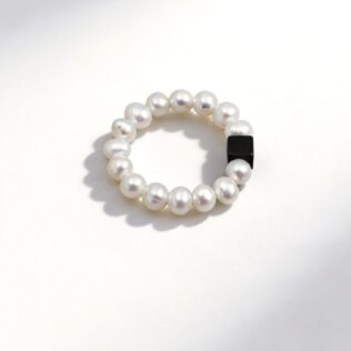 SANSUN Black Onyx Square & Freshwater Pearl Beaded Ring – Minimalist Edge, Organic Grace