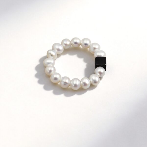 SANSUN Black Onyx Square & Freshwater Pearl Beaded Ring – Minimalist Edge, Organic Grace
