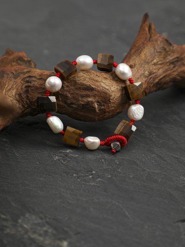 How to Choose a Crystal Bracelet: A Beginner's Guide