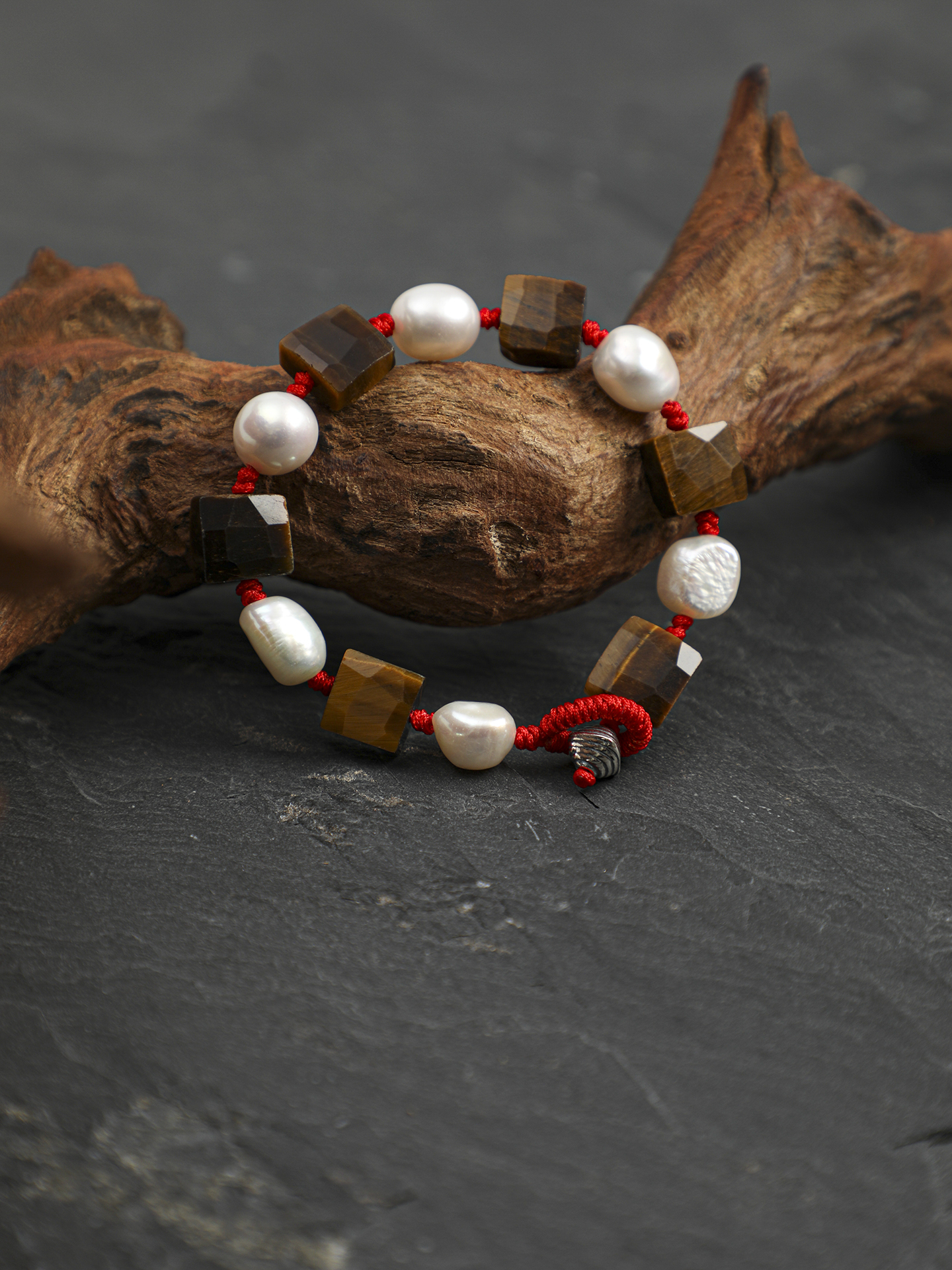 How to Choose a Crystal Bracelet: A Beginner's Guide